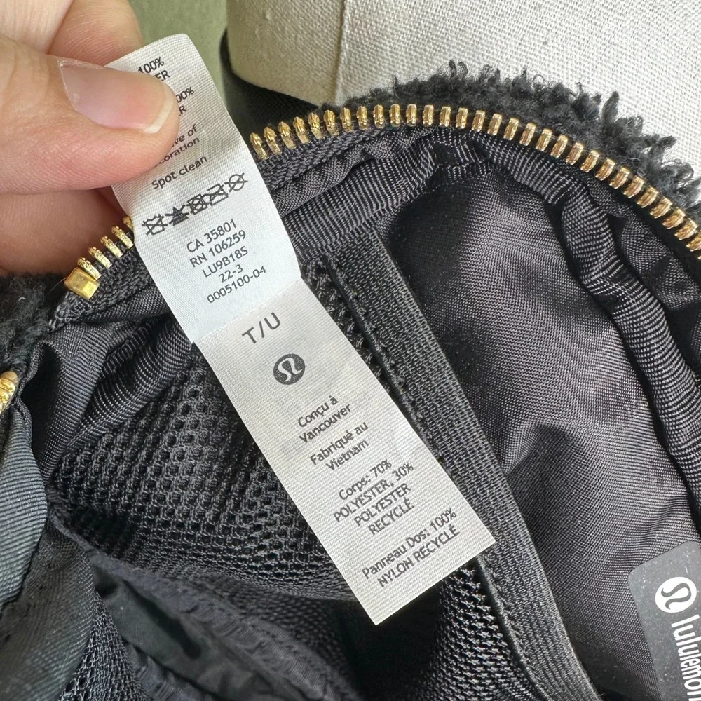 Lululemon Everywhere Belt Bag Fleece Black Gold Hardware LU9B18S Sherpa Bag